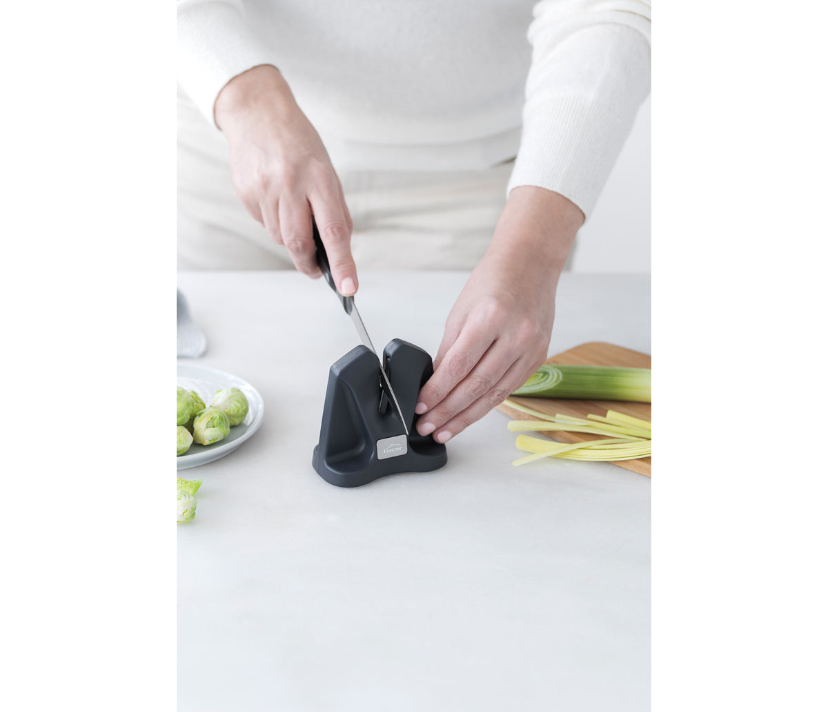 - Afilador de cuchillo vertical para equipos de cocina - Lacor 39263 - imagen 2